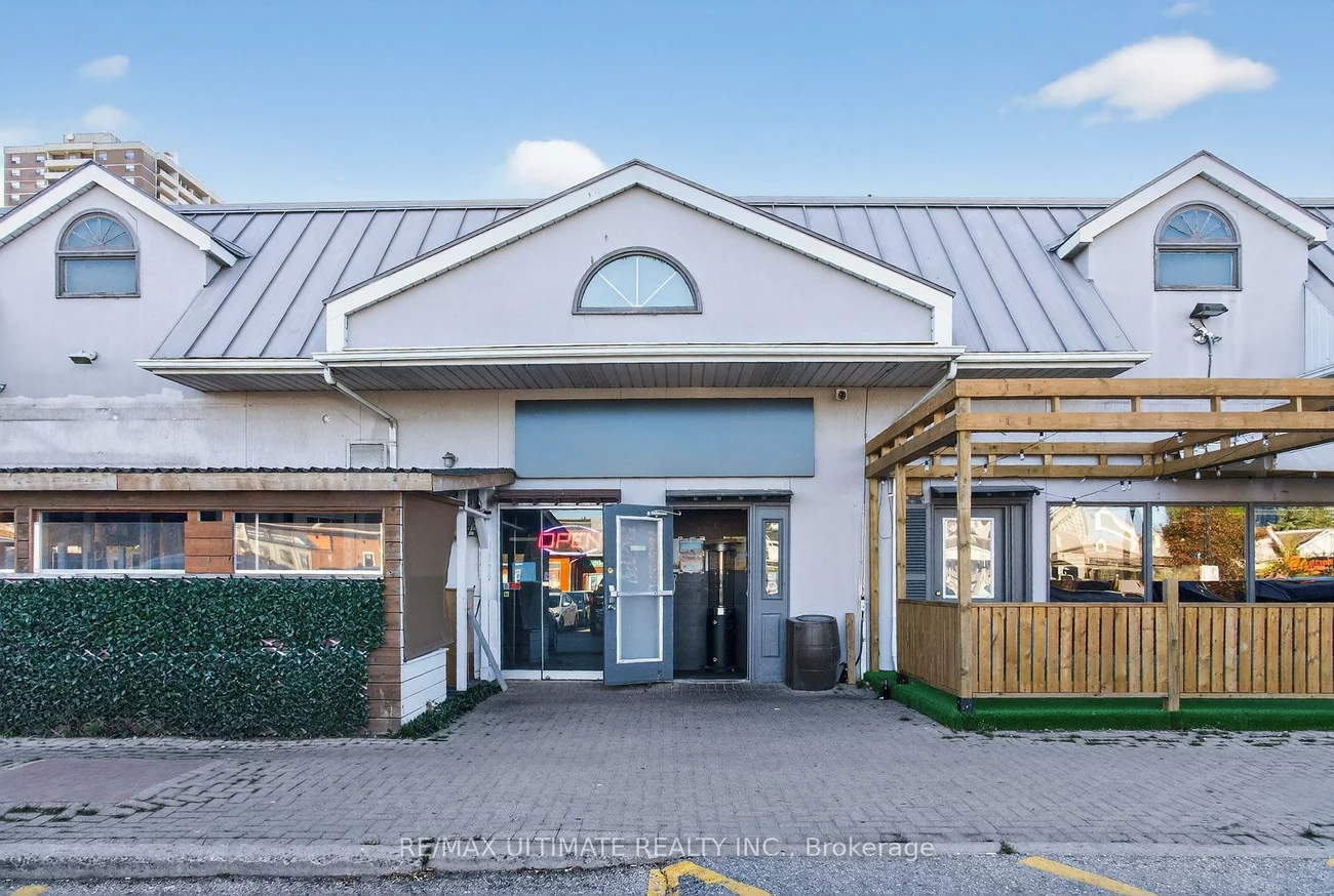 100, Steeles, Crestwood-Springfarm-Yorkhill, Vaughan