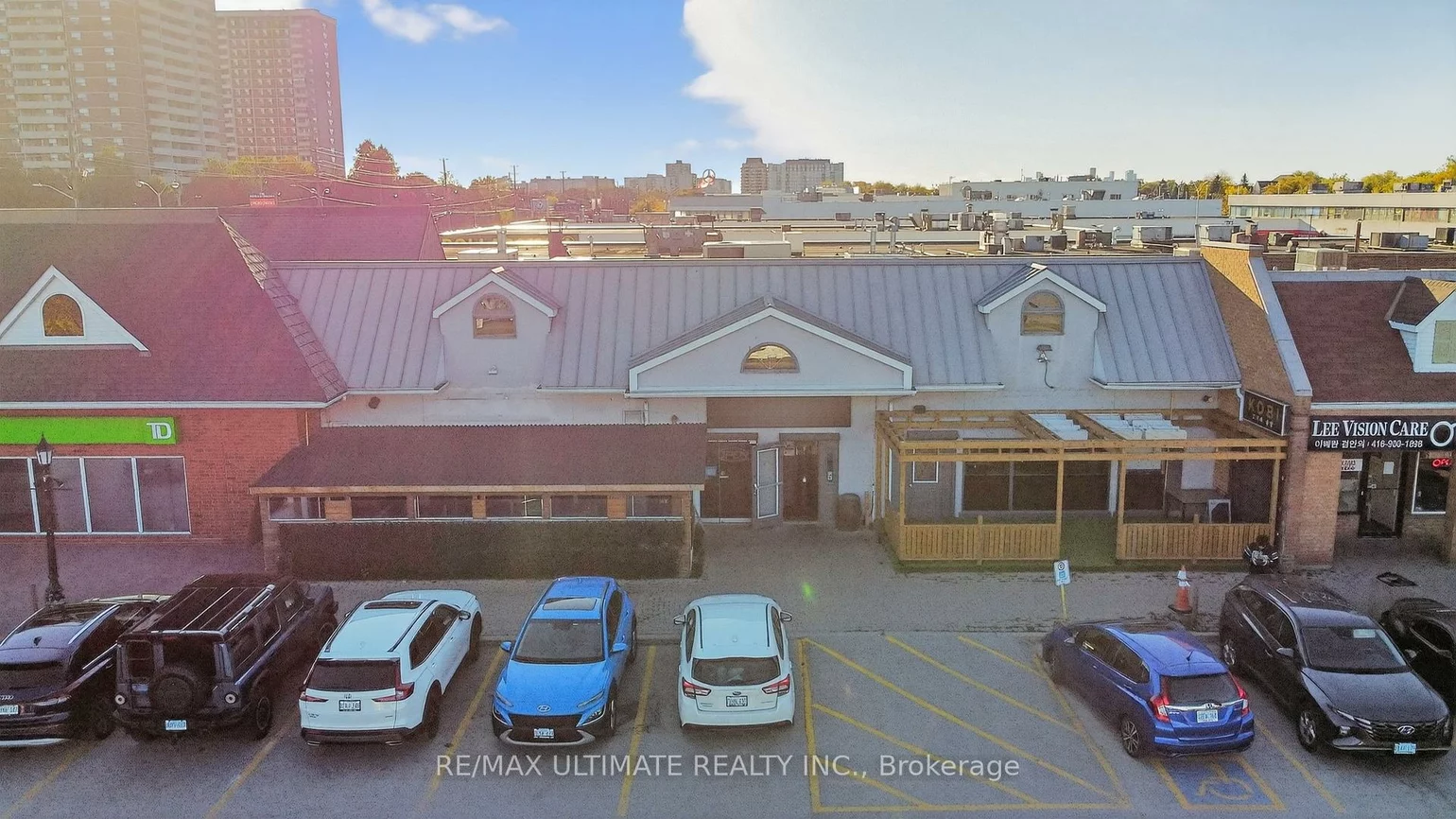 100, Steeles, Crestwood-Springfarm-Yorkhill, Vaughan