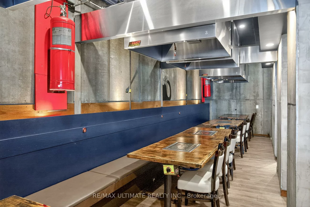 100, Steeles, Crestwood-Springfarm-Yorkhill, Vaughan