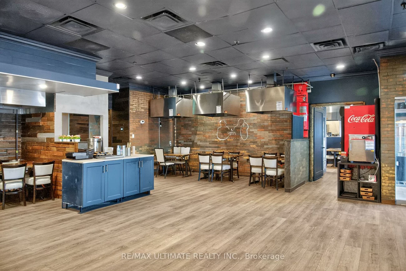 100, Steeles, Crestwood-Springfarm-Yorkhill, Vaughan