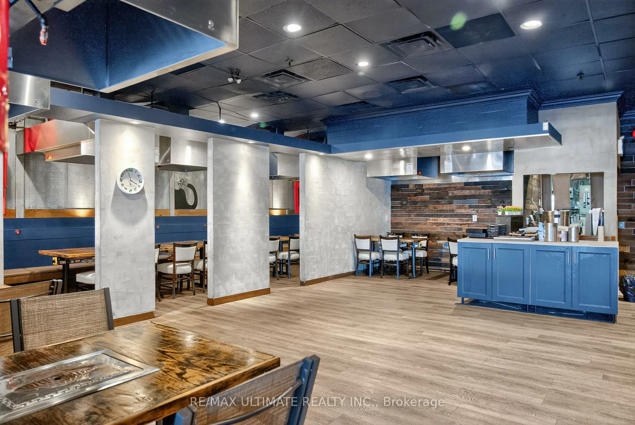 100, Steeles, Crestwood-Springfarm-Yorkhill, Vaughan