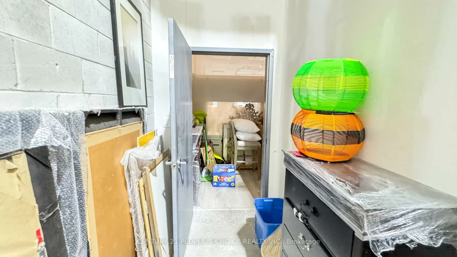 156, Chrislea, East Woodbridge, Vaughan