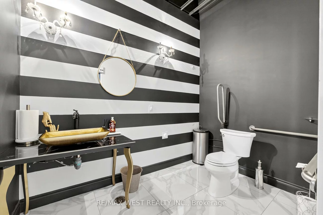 2396, Major Mackenzie, Maple, Vaughan