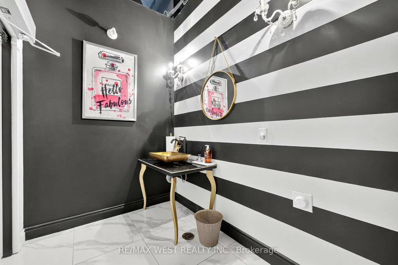 2396, Major Mackenzie, Maple, Vaughan