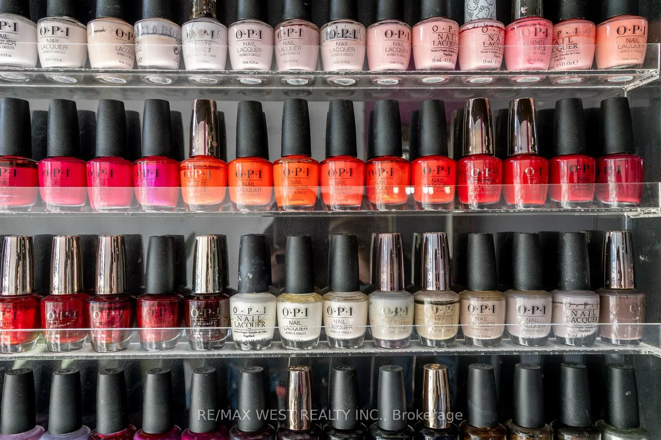 2396, Major Mackenzie, Maple, Vaughan