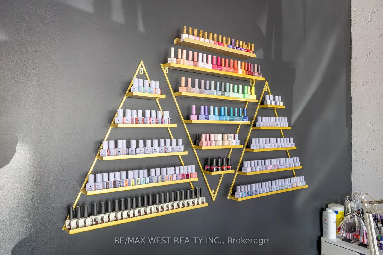 2396, Major Mackenzie, Maple, Vaughan