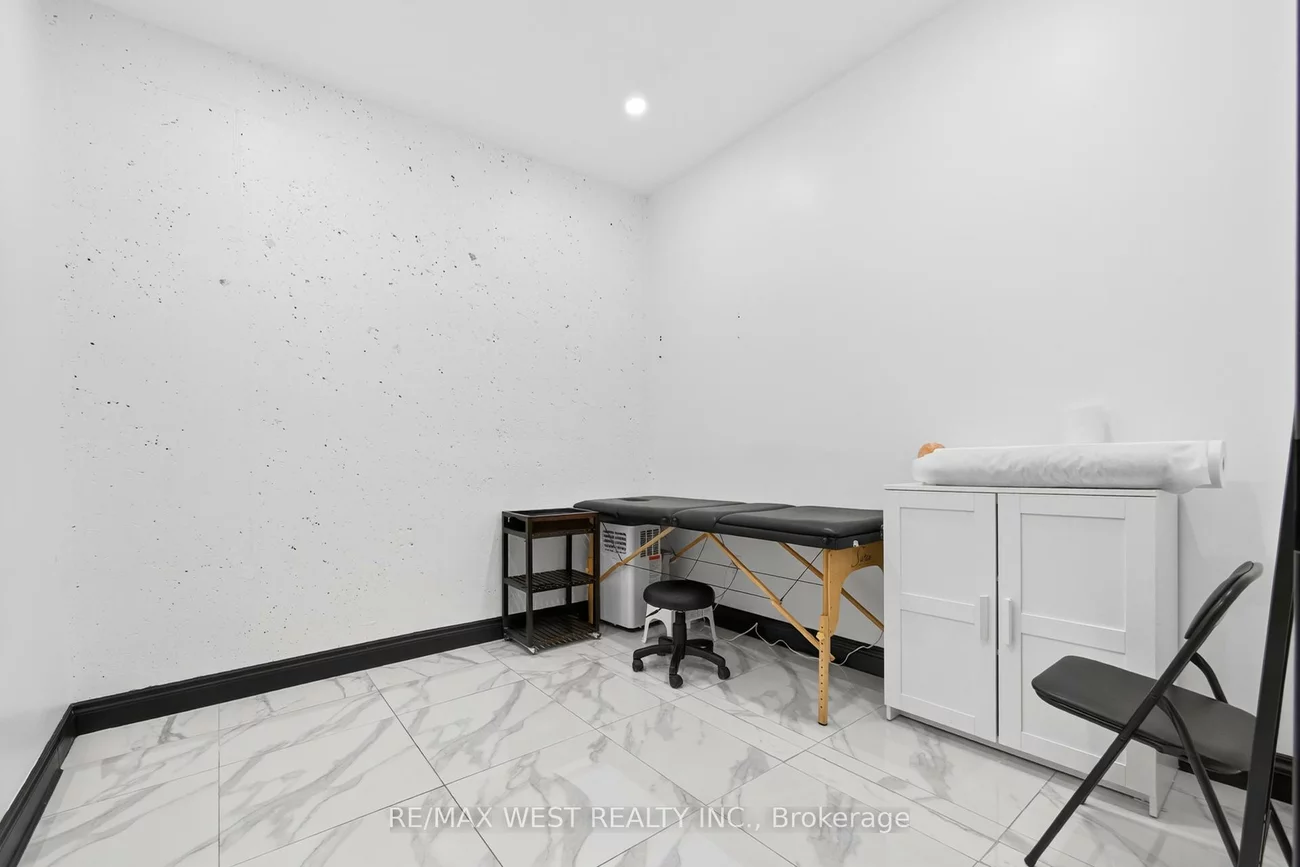 2396, Major Mackenzie, Maple, Vaughan