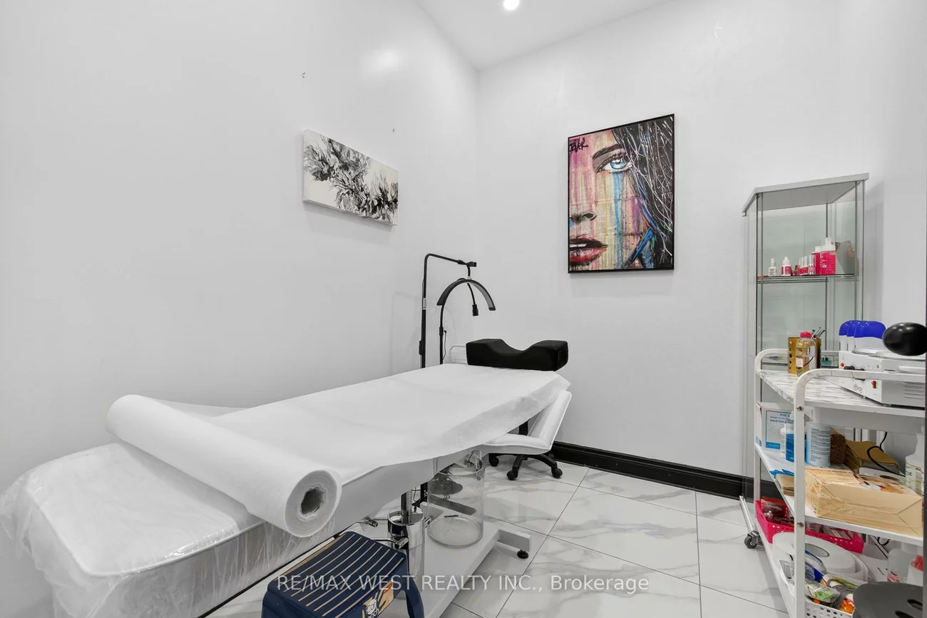 2396, Major Mackenzie, Maple, Vaughan