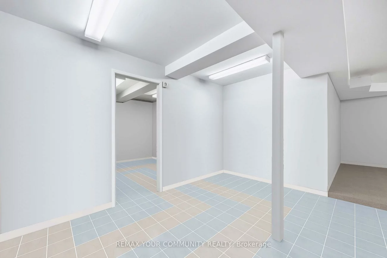 66, Centre, Uplands, Vaughan