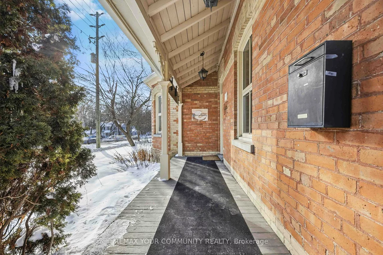 66, Centre, Uplands, Vaughan