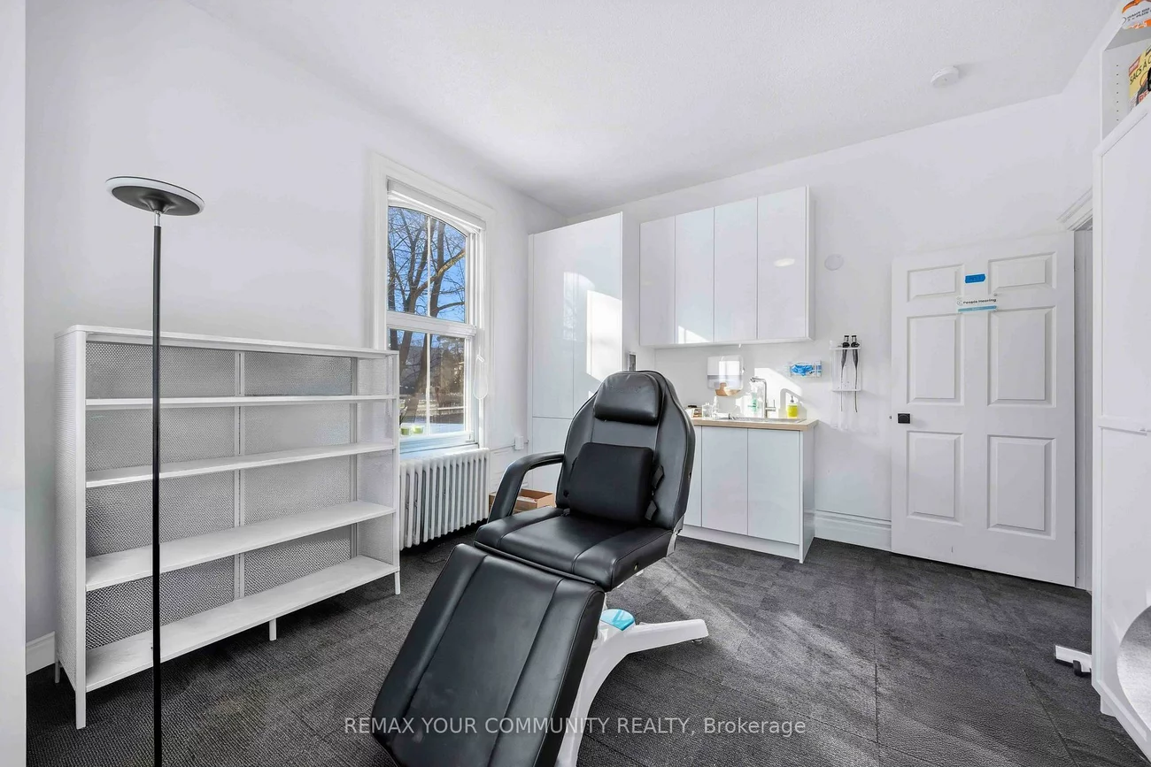 66, Centre, Uplands, Vaughan