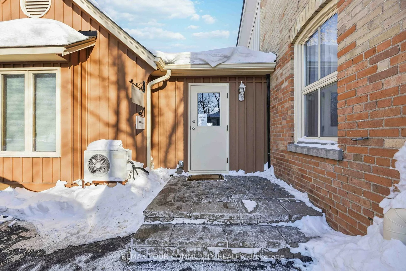 66, Centre, Uplands, Vaughan