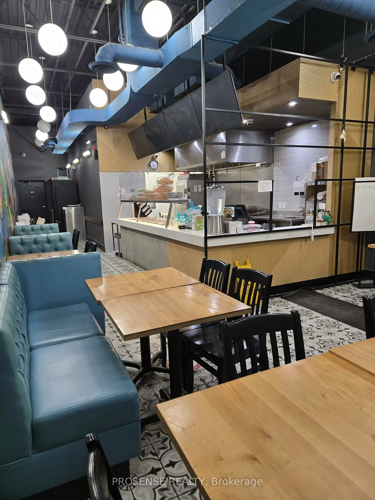 1470, Centre, Beverley Glen, Vaughan