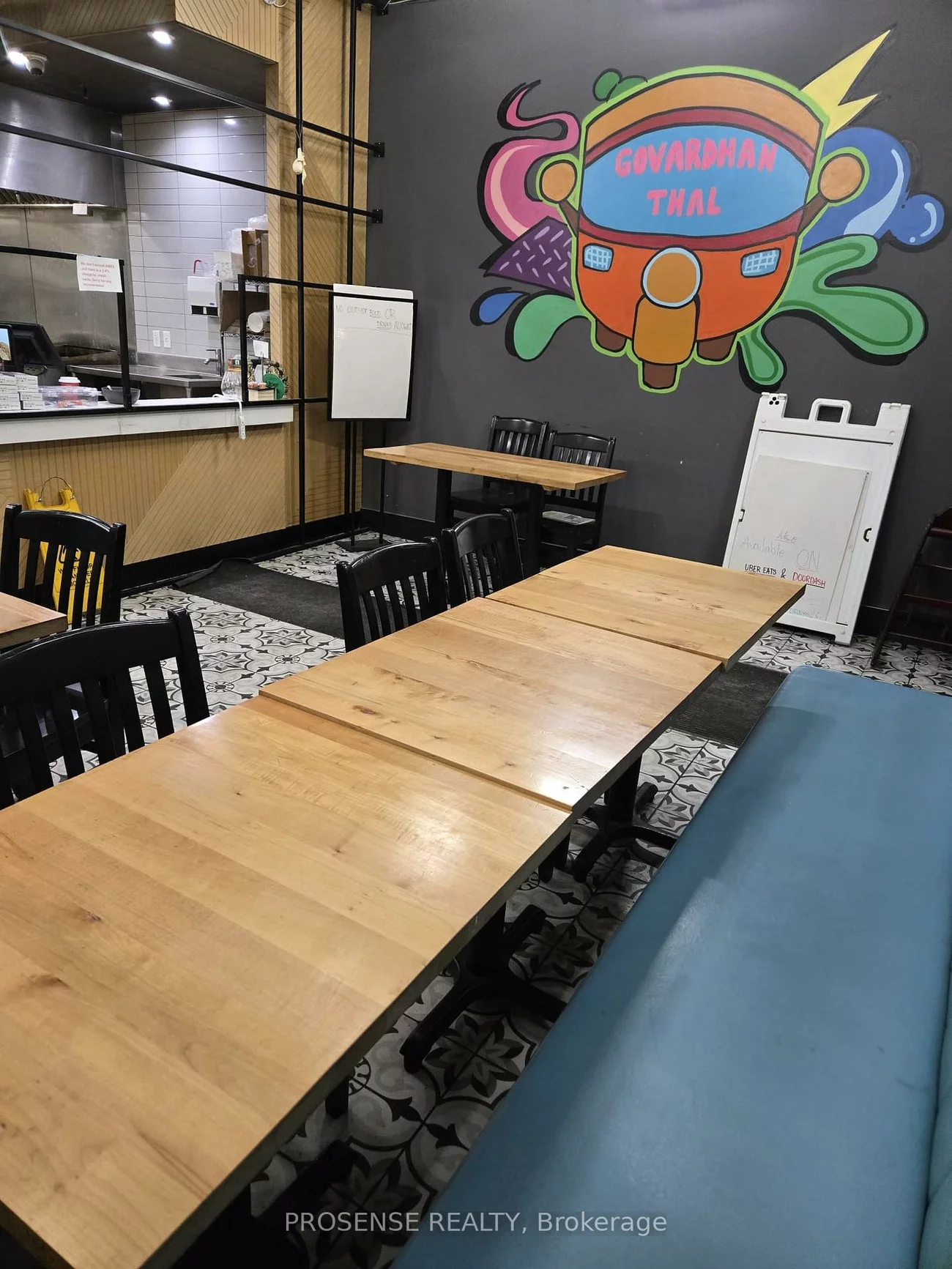 1470, Centre, Beverley Glen, Vaughan