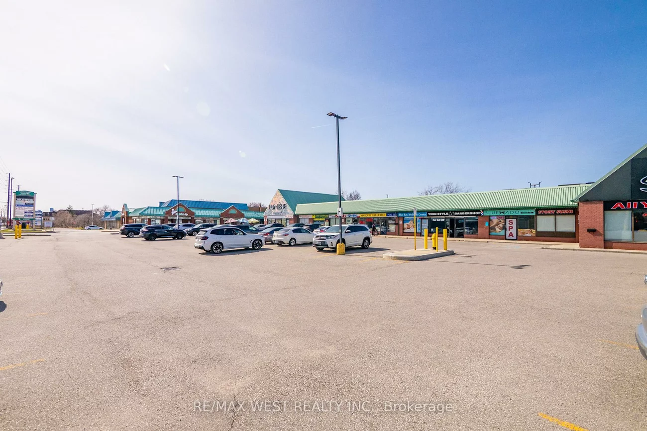 1102, Centre, Beverley Glen, Vaughan