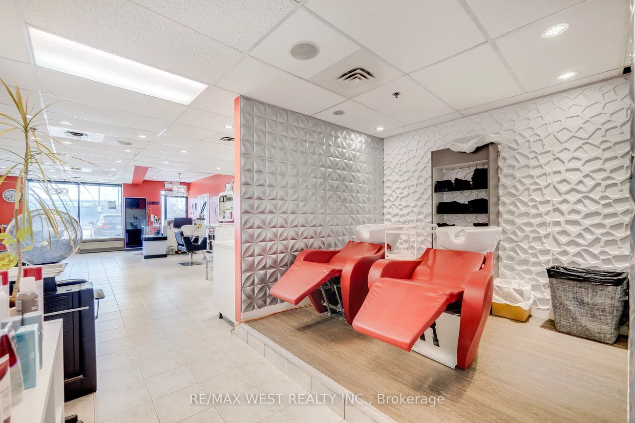 1102, Centre, Beverley Glen, Vaughan