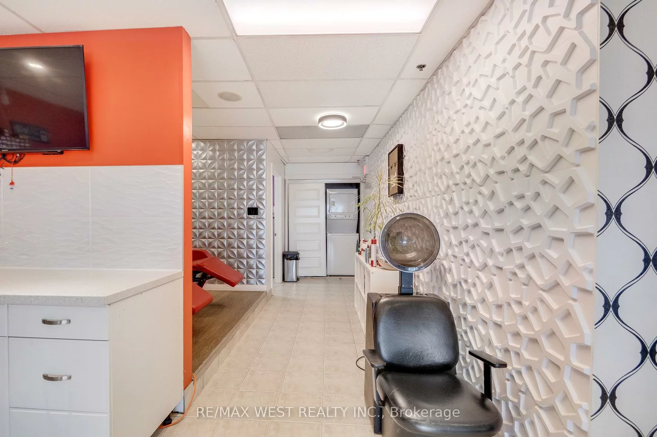 1102, Centre, Beverley Glen, Vaughan