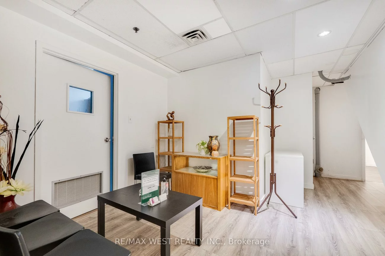 1102, Centre, Beverley Glen, Vaughan