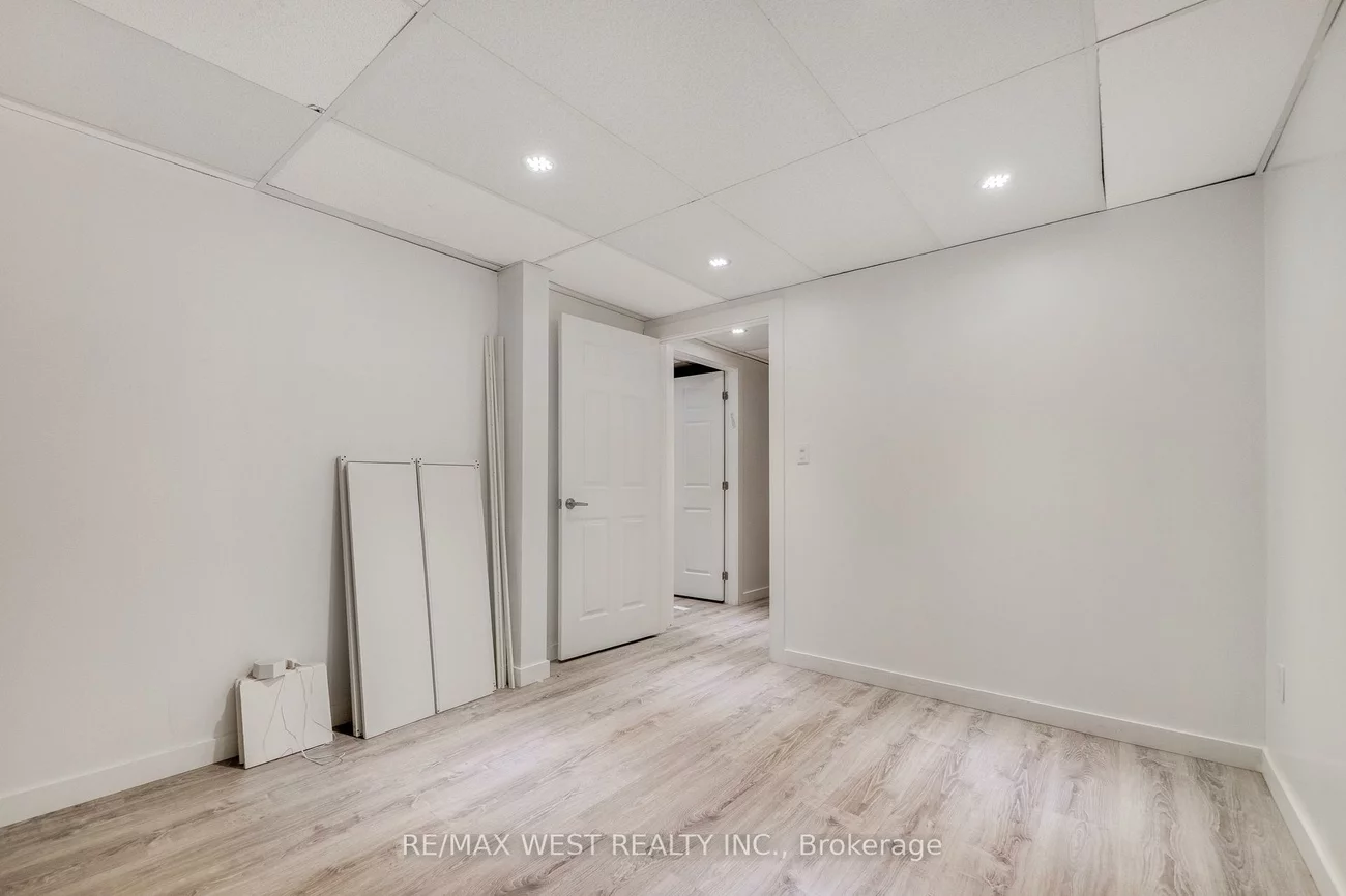 1102, Centre, Beverley Glen, Vaughan