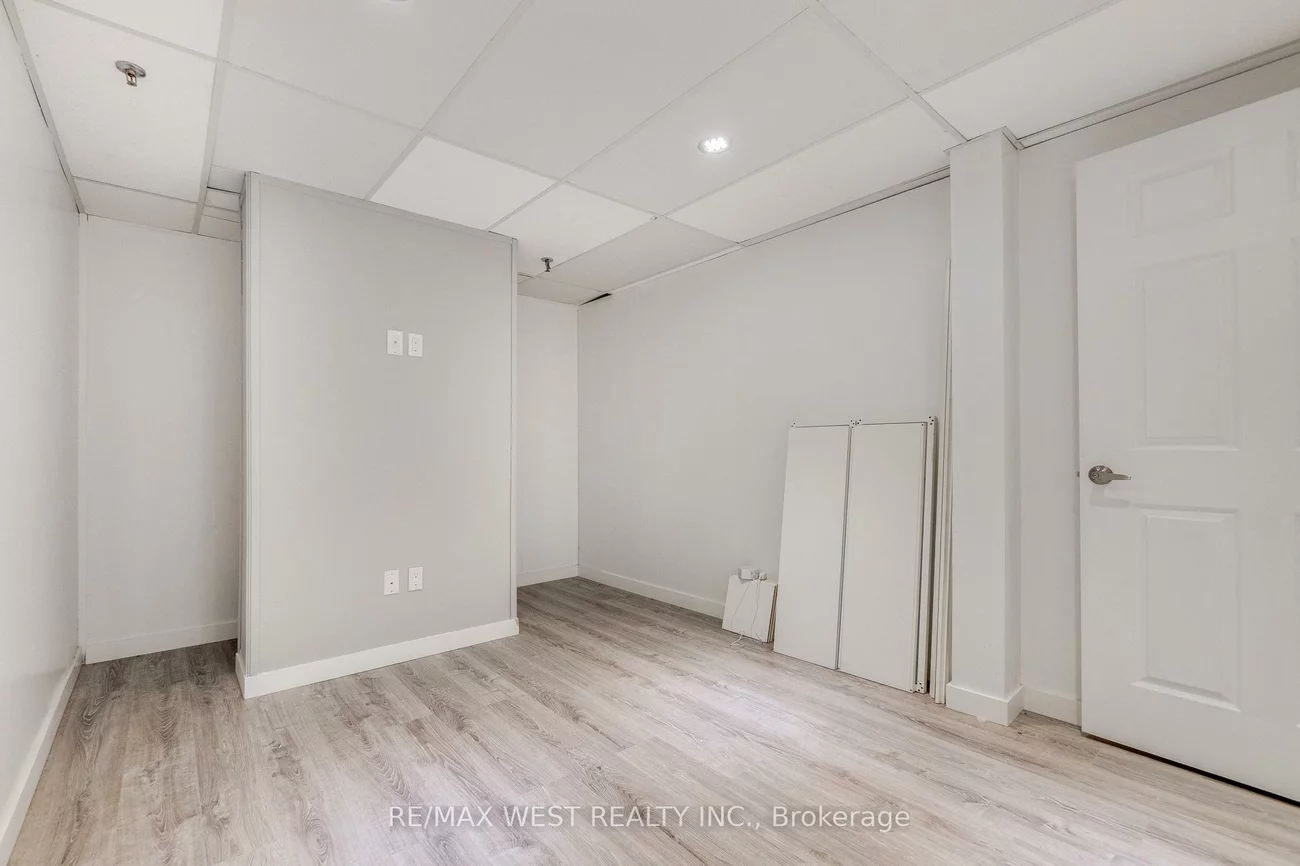 1102, Centre, Beverley Glen, Vaughan