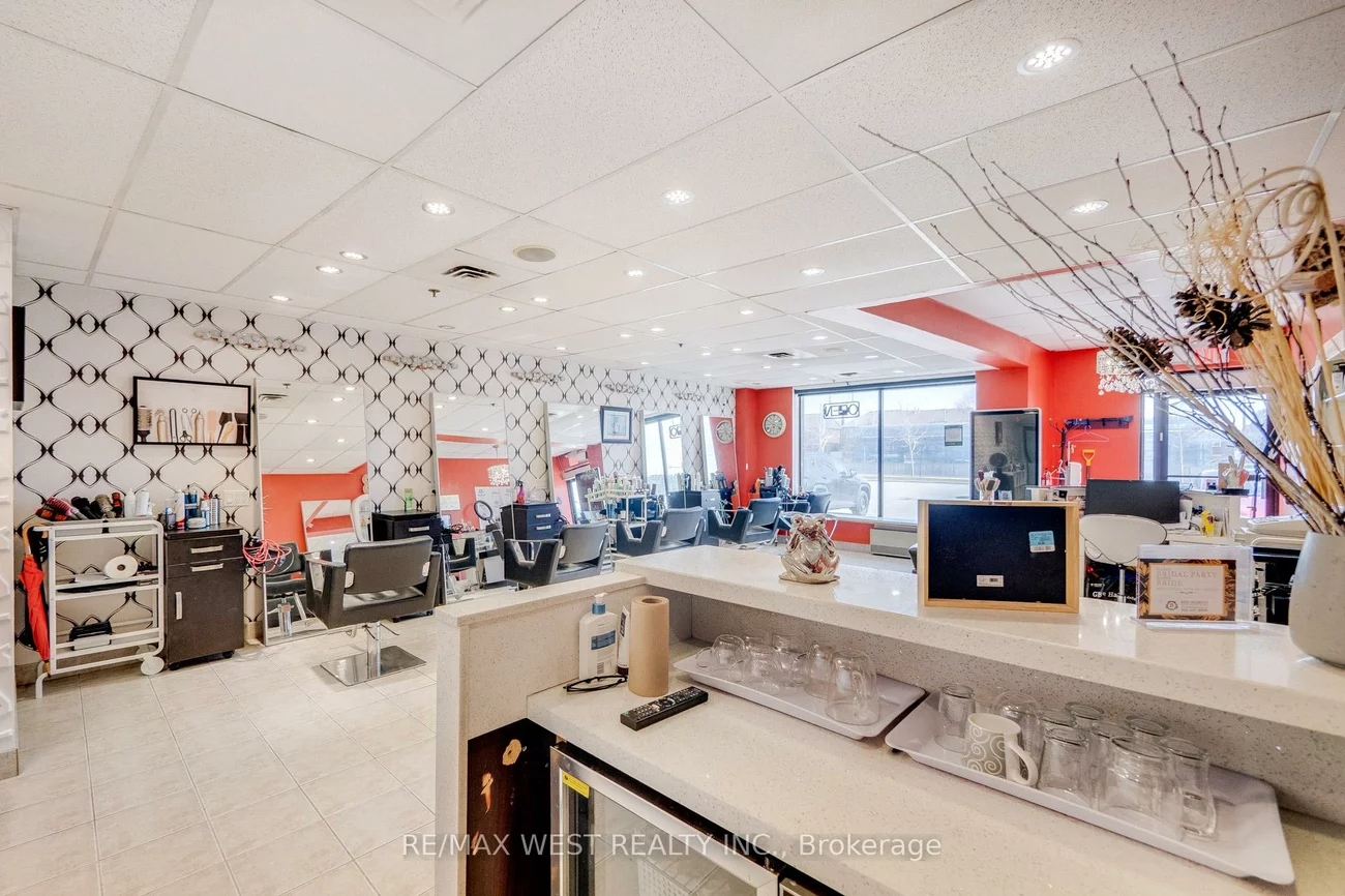 1102, Centre, Beverley Glen, Vaughan