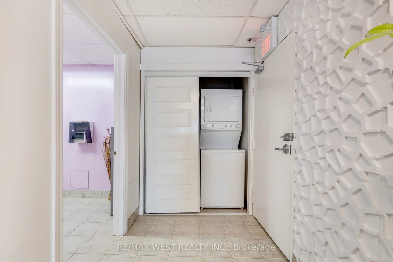 1102, Centre, Beverley Glen, Vaughan