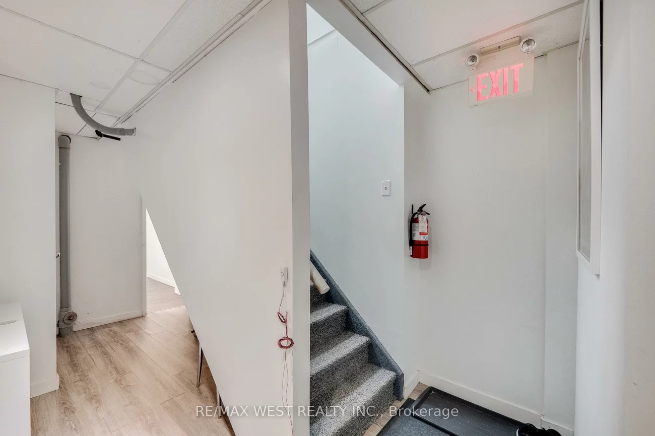 1102, Centre, Beverley Glen, Vaughan