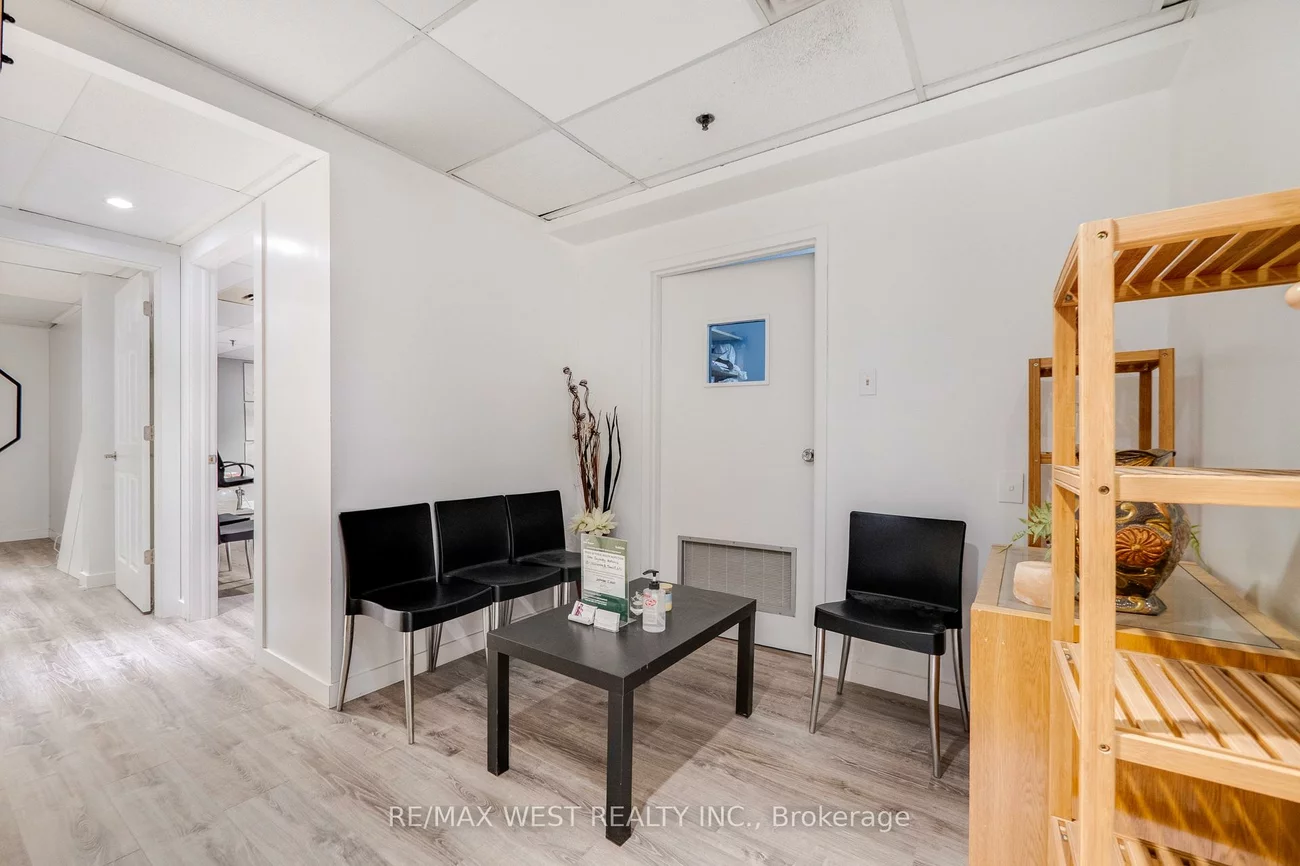 1102, Centre, Beverley Glen, Vaughan