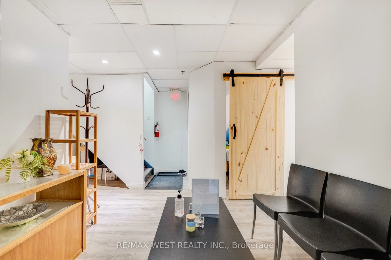 1102, Centre, Beverley Glen, Vaughan