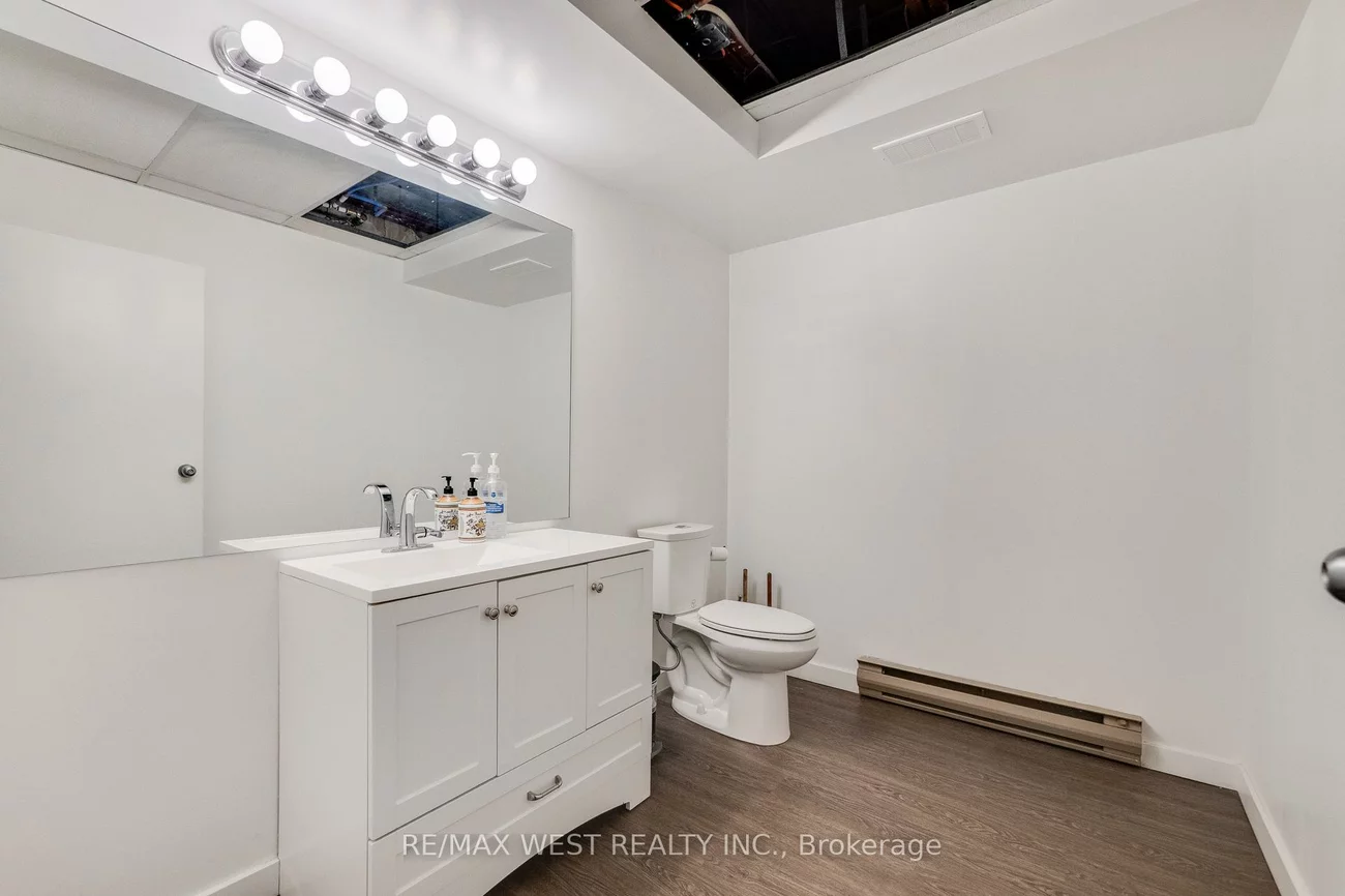 1102, Centre, Beverley Glen, Vaughan