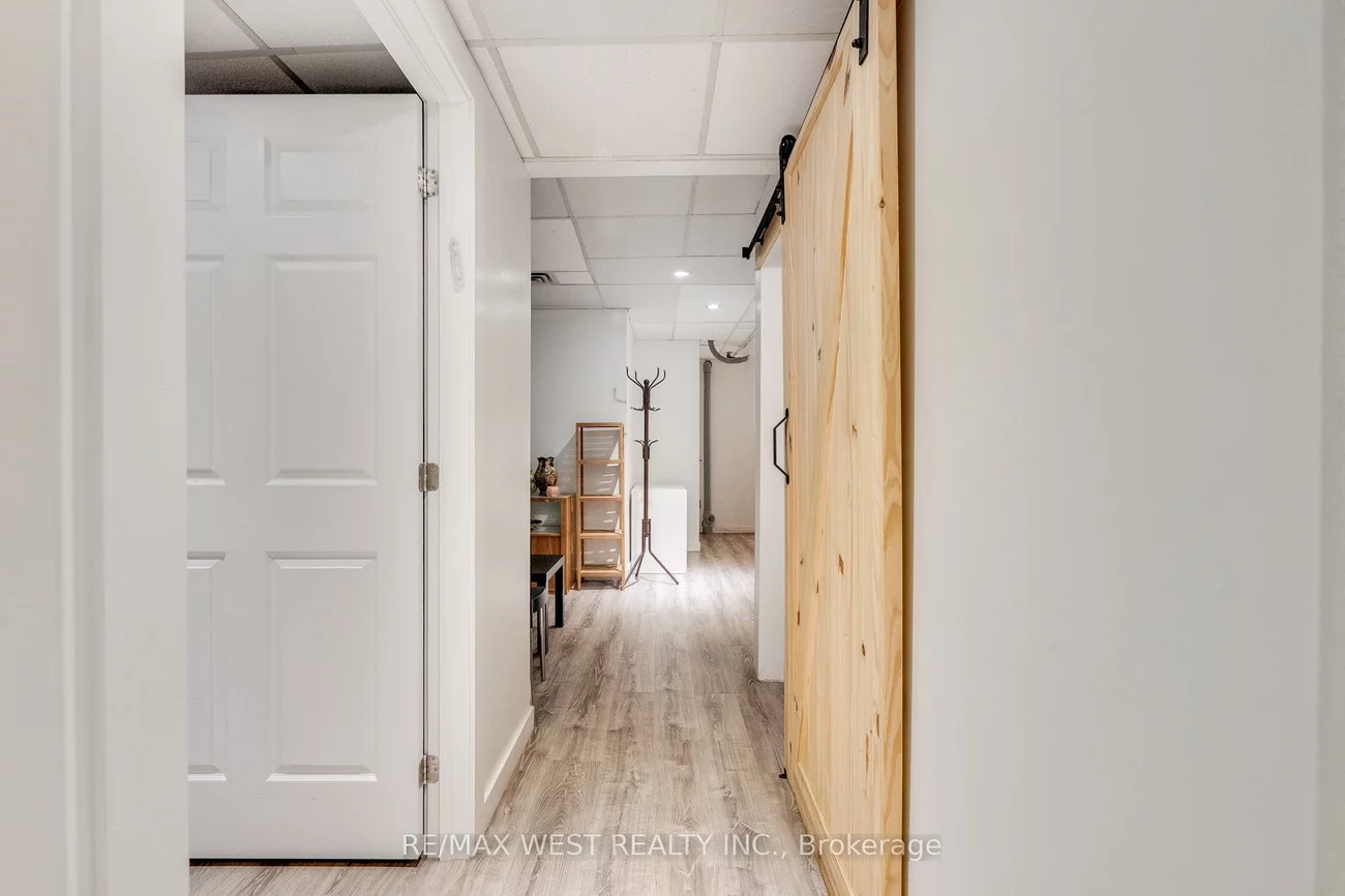 1102, Centre, Beverley Glen, Vaughan