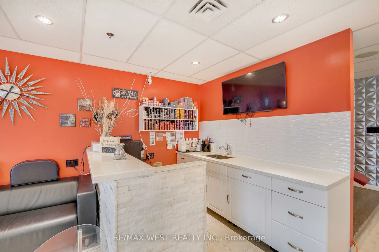 1102, Centre, Beverley Glen, Vaughan