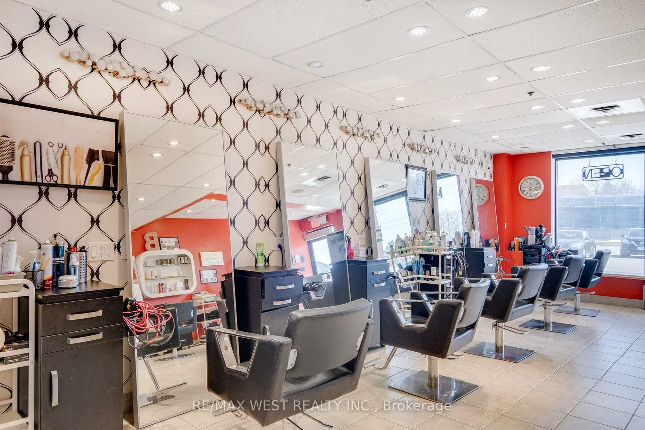 1102, Centre, Beverley Glen, Vaughan