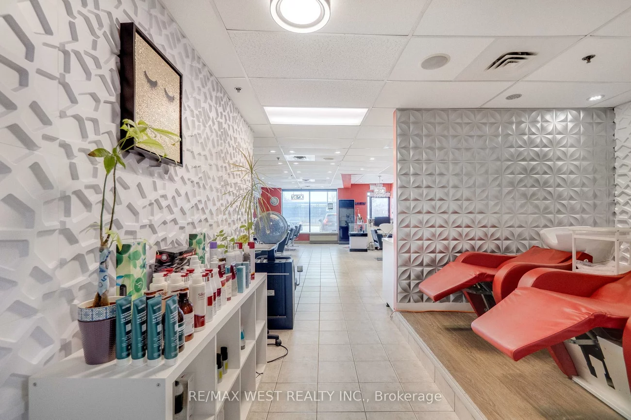 1102, Centre, Beverley Glen, Vaughan