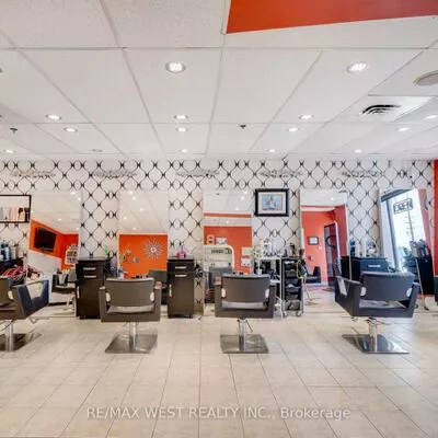 1102, Centre, Beverley Glen, Vaughan