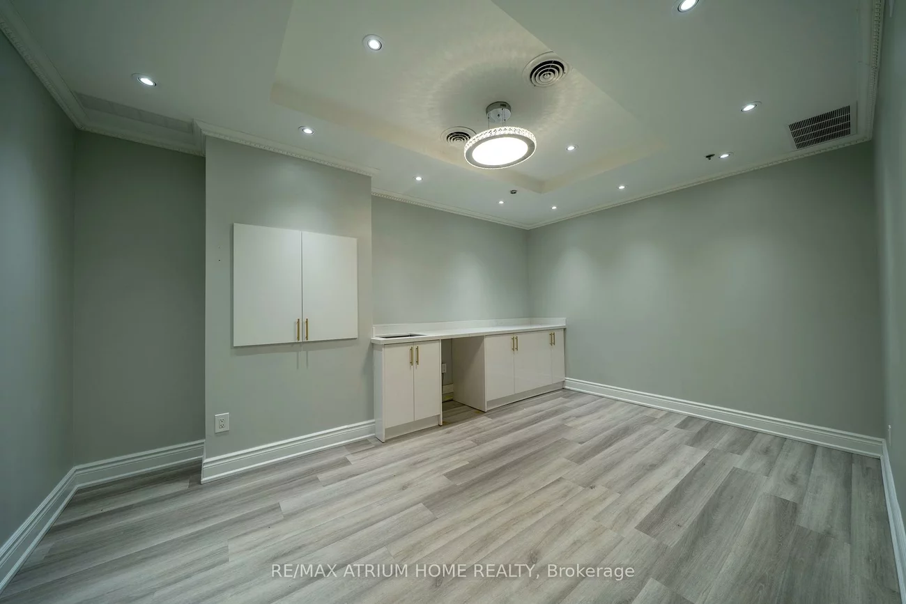 7398, Yonge, Crestwood-Springfarm-Yorkhill, Vaughan