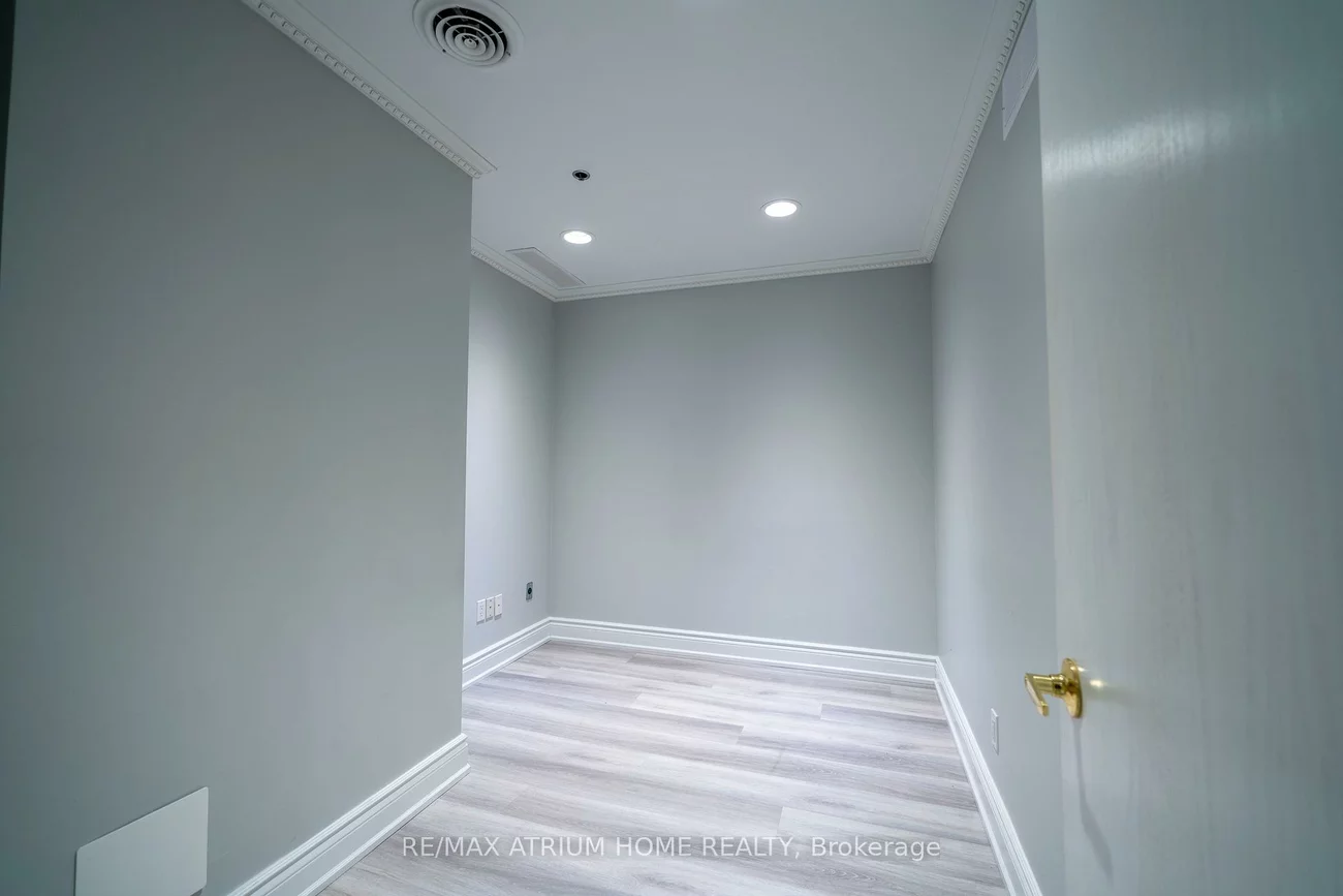 7398, Yonge, Crestwood-Springfarm-Yorkhill, Vaughan