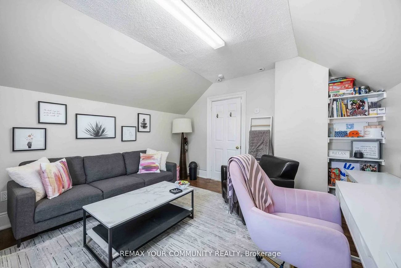 66, Centre, Uplands, Vaughan