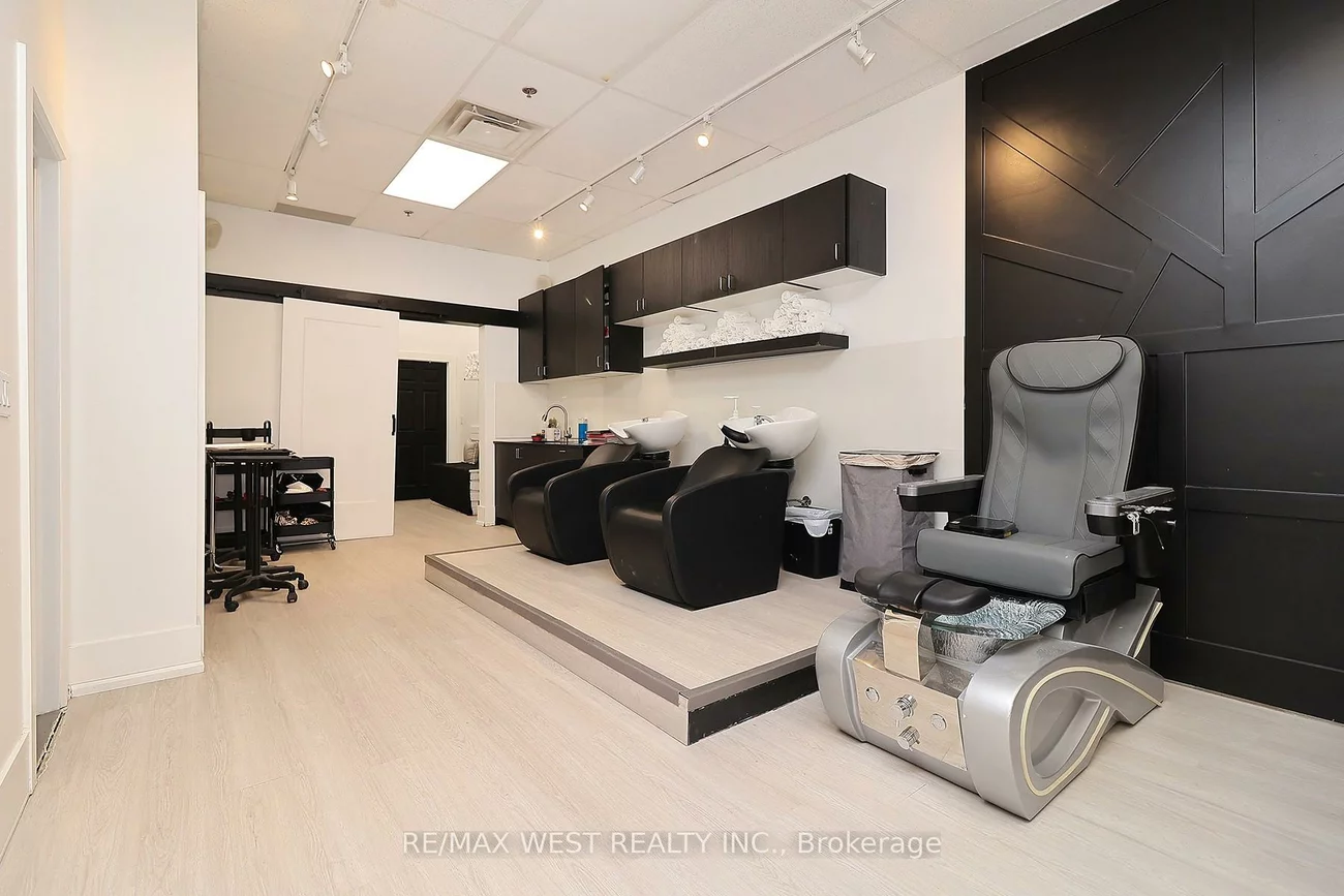 90, Winges, Pine Valley Business Park, Vaughan