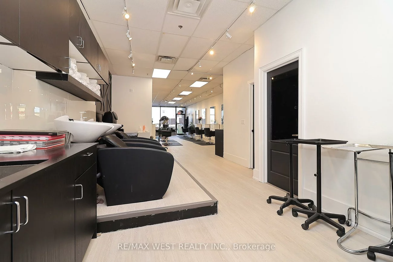 90, Winges, Pine Valley Business Park, Vaughan