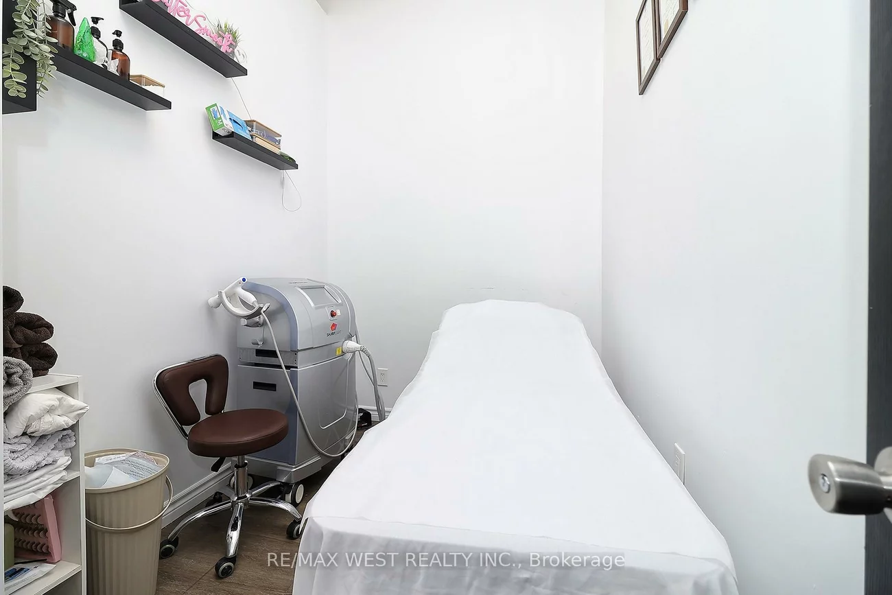 90, Winges, Pine Valley Business Park, Vaughan