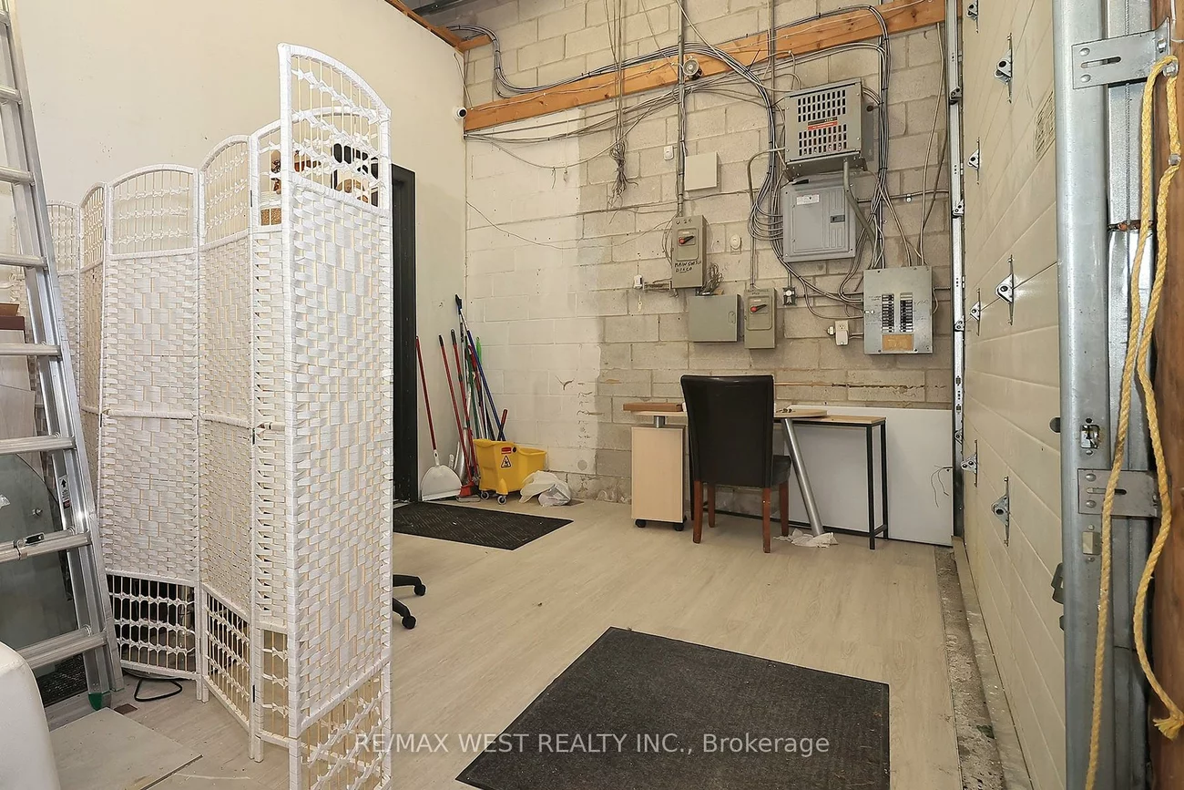 90, Winges, Pine Valley Business Park, Vaughan