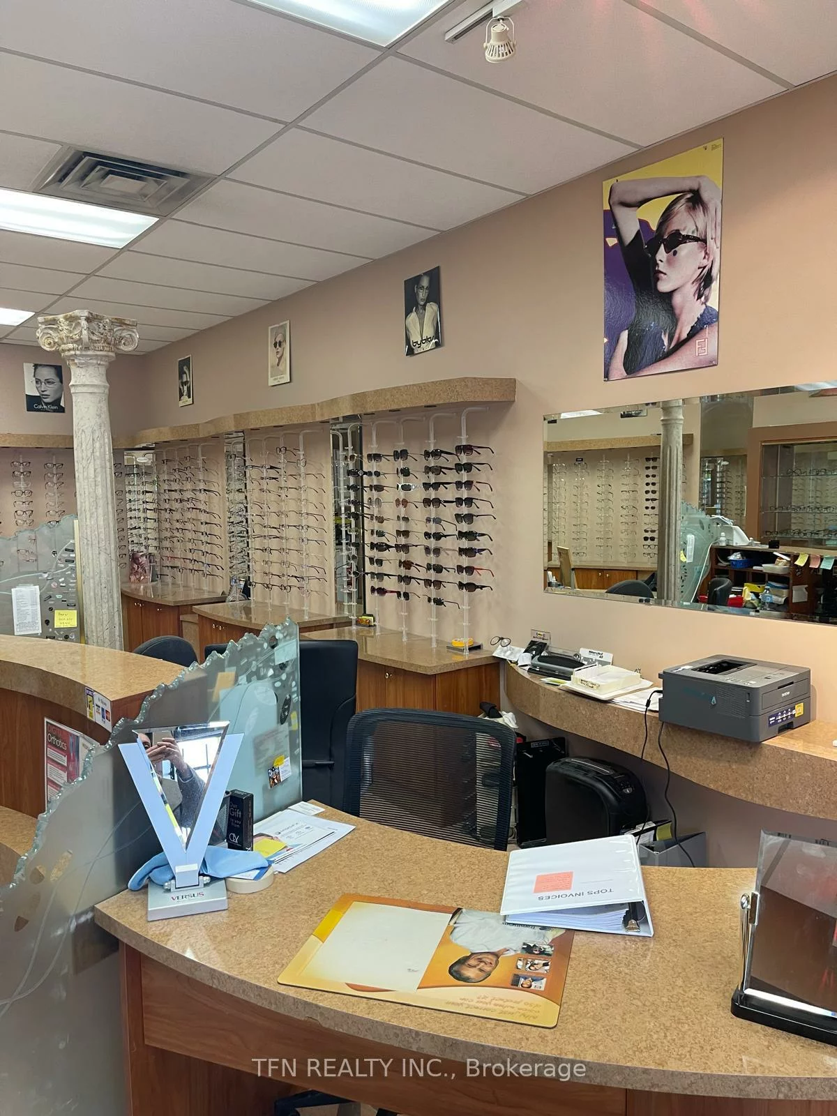 390, Steeles, Crestwood-Springfarm-Yorkhill, Vaughan