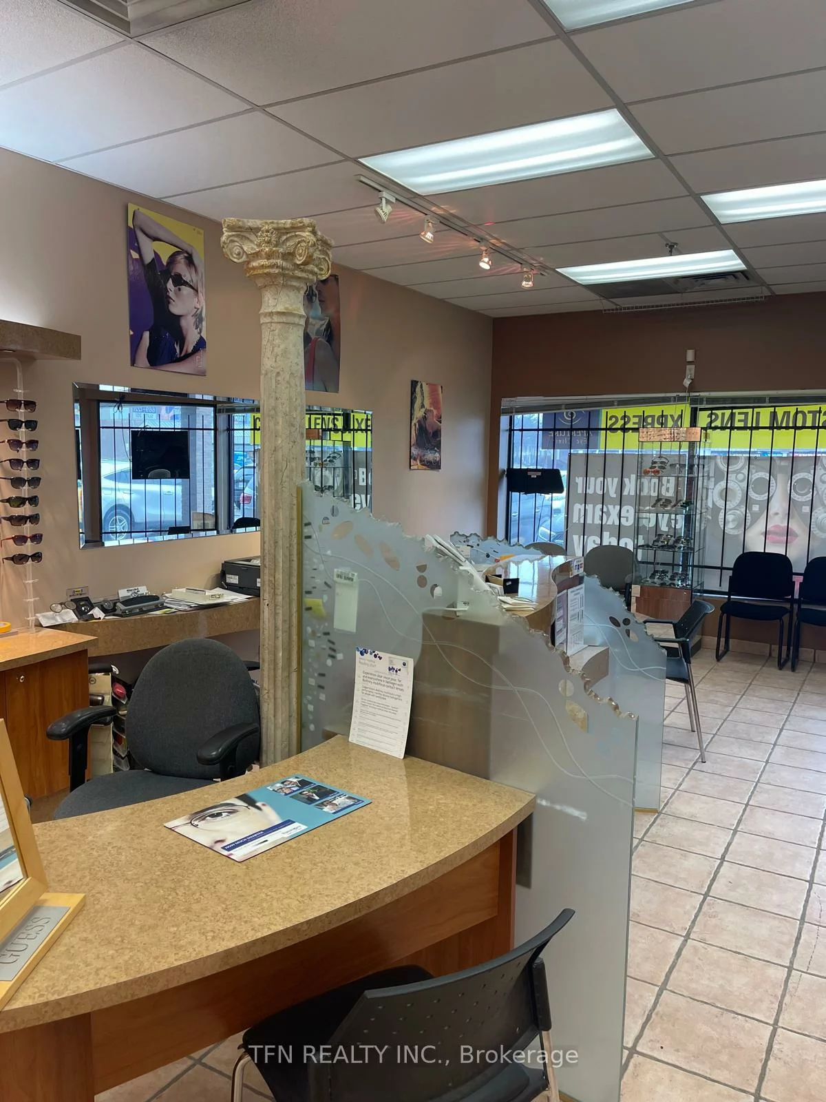390, Steeles, Crestwood-Springfarm-Yorkhill, Vaughan