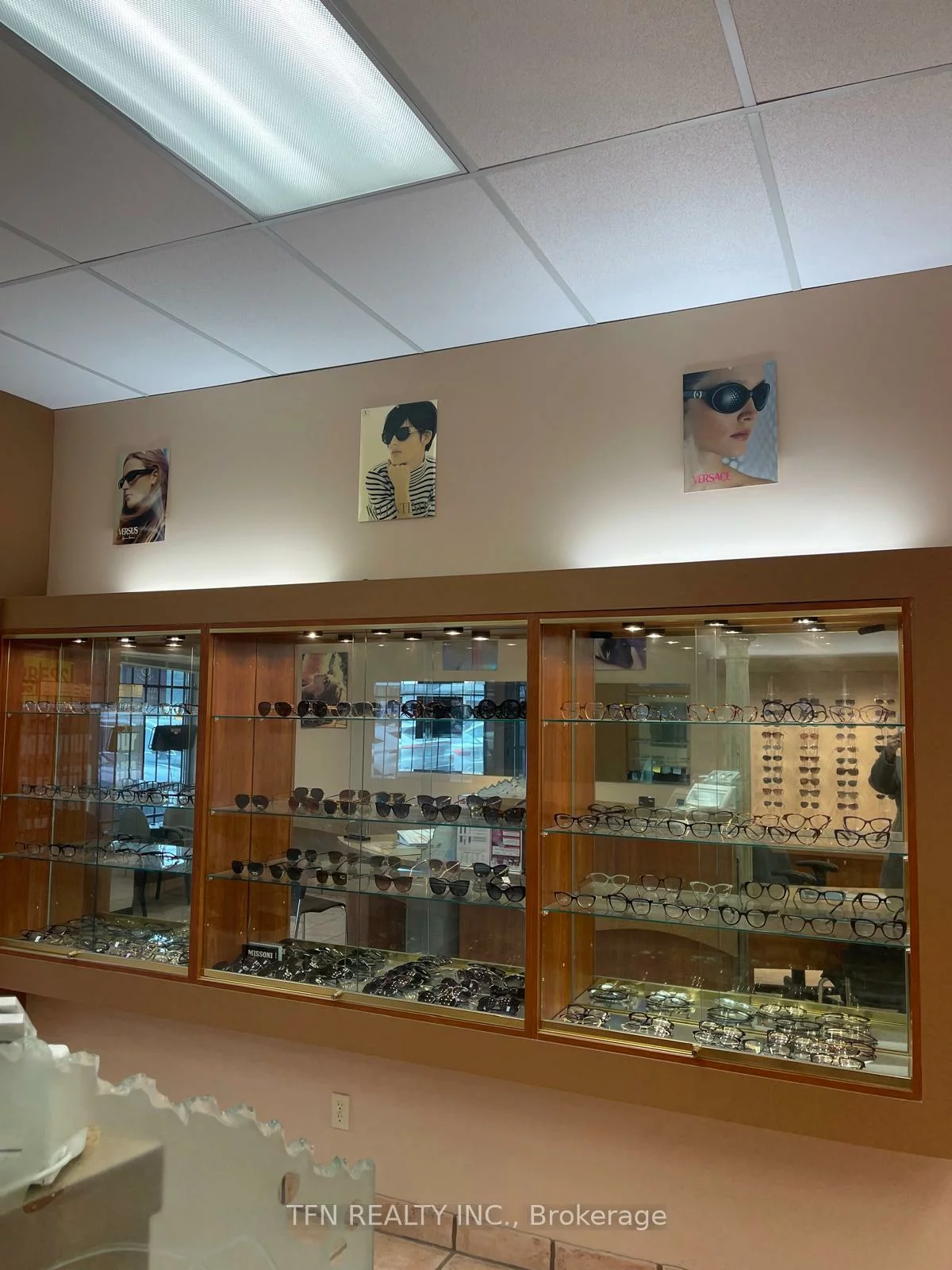 390, Steeles, Crestwood-Springfarm-Yorkhill, Vaughan