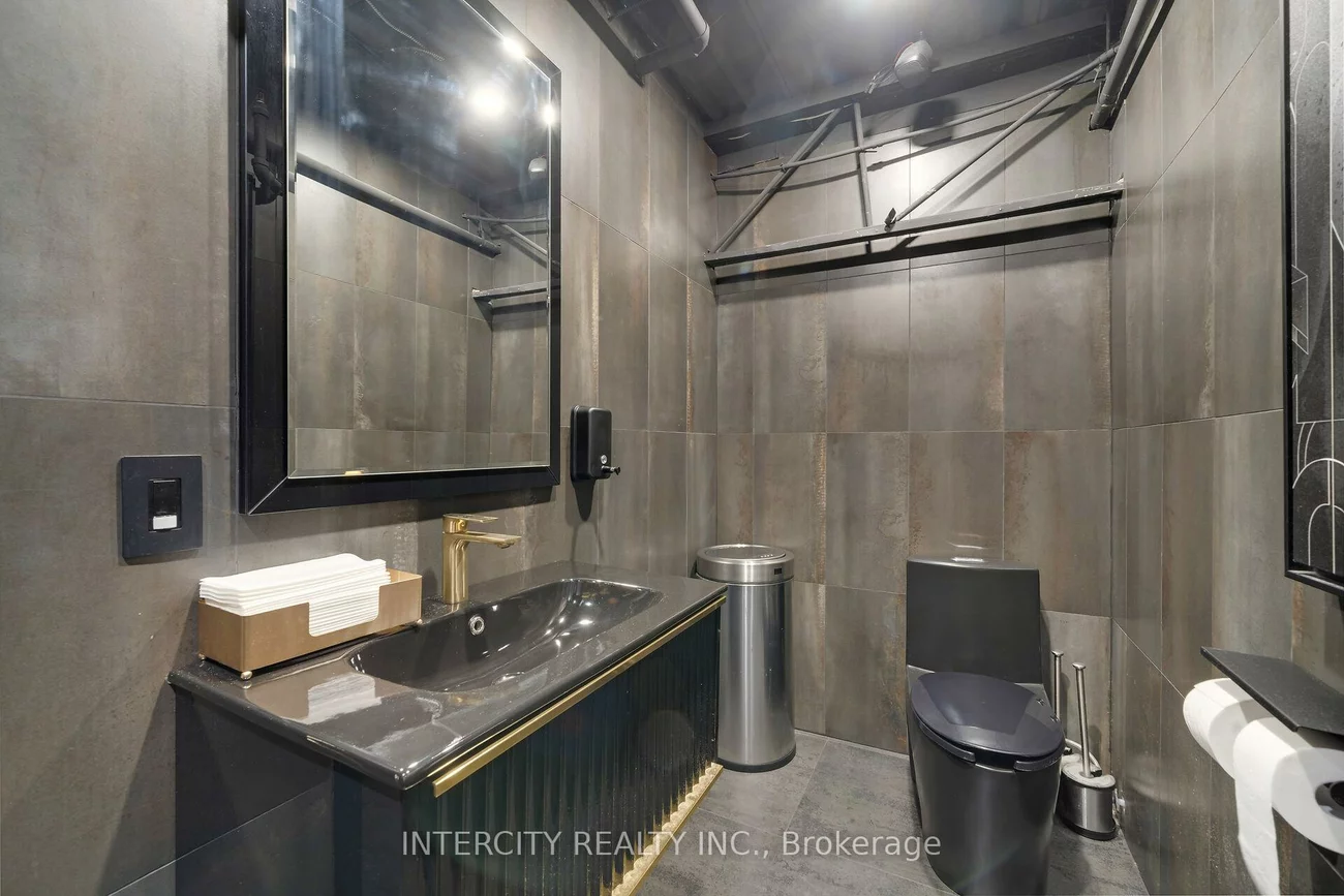 100, Regina, West Woodbridge Industrial Area, Vaughan