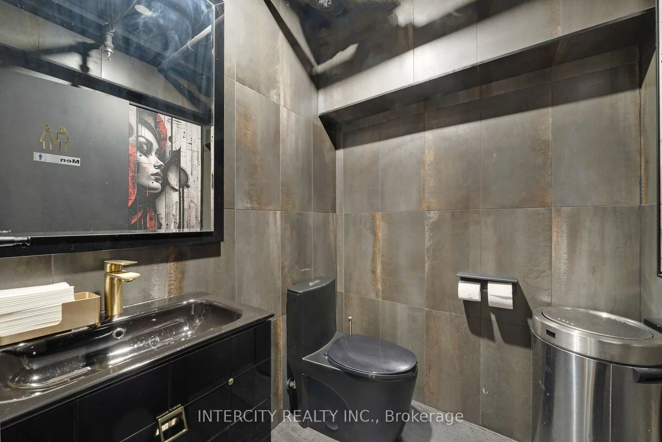 100, Regina, West Woodbridge Industrial Area, Vaughan