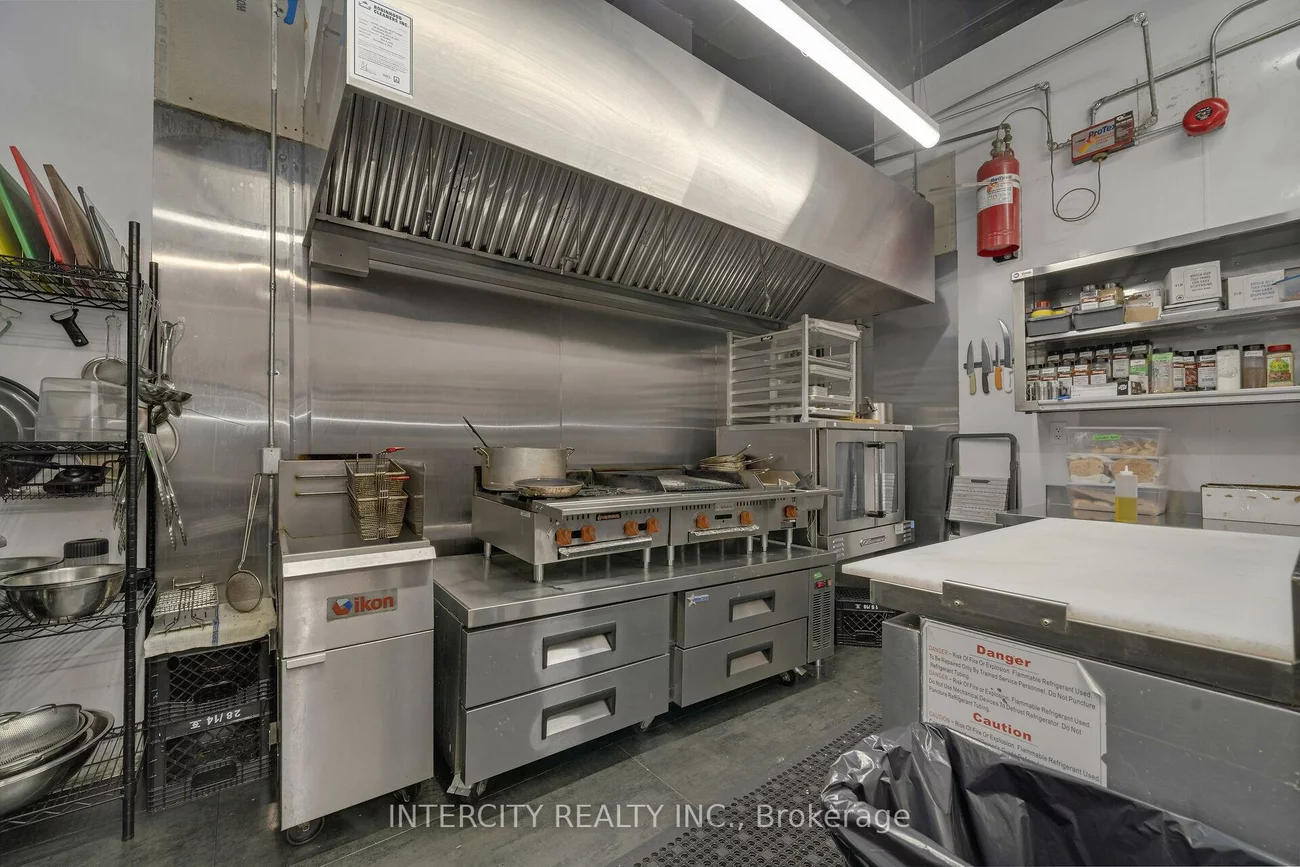 100, Regina, West Woodbridge Industrial Area, Vaughan