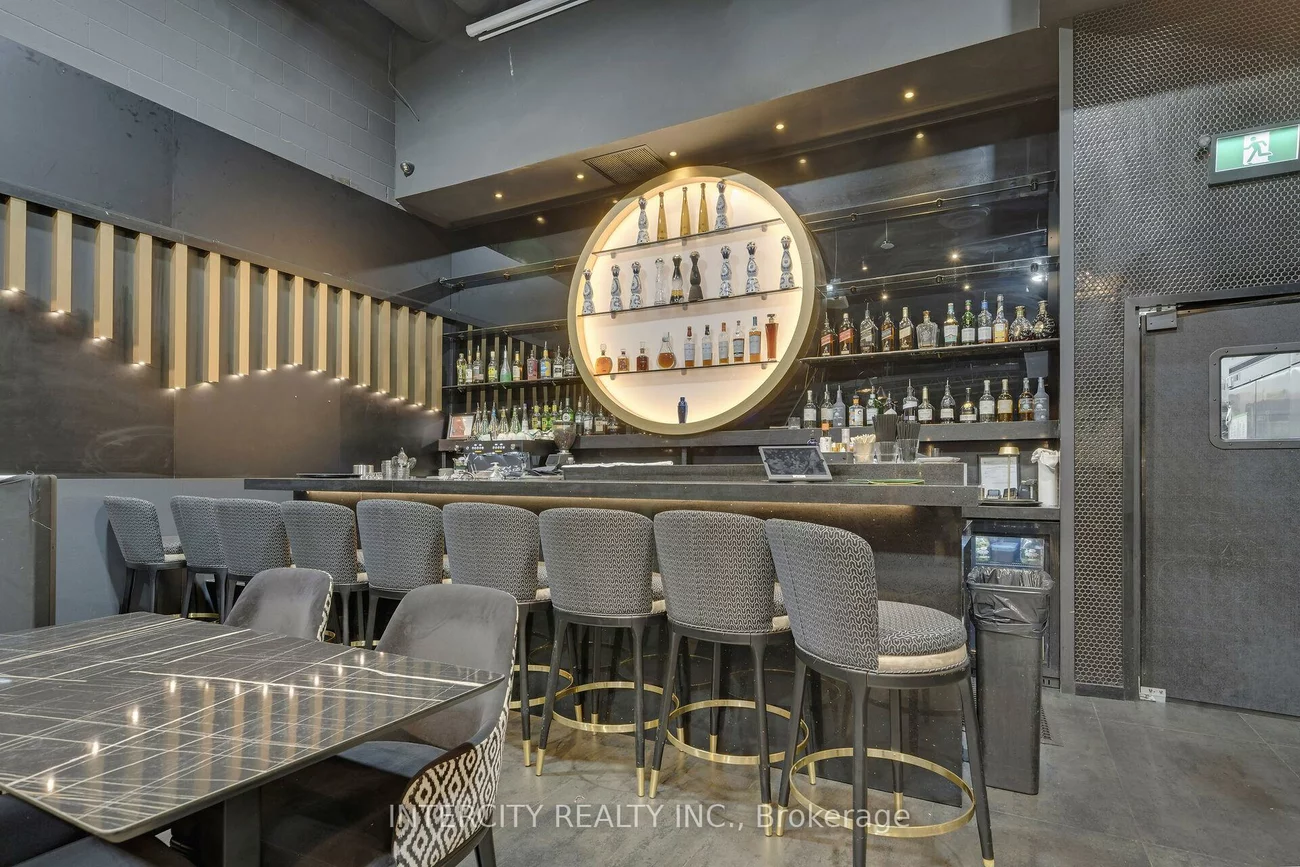 100, Regina, West Woodbridge Industrial Area, Vaughan