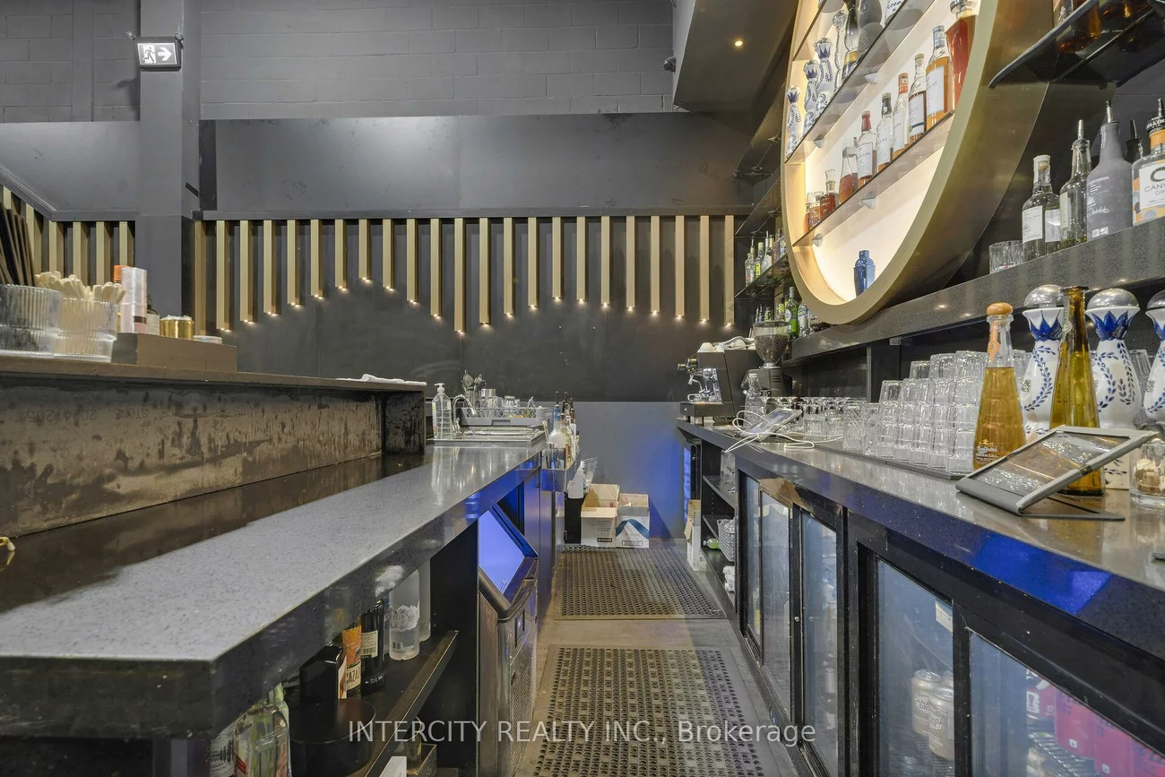 100, Regina, West Woodbridge Industrial Area, Vaughan
